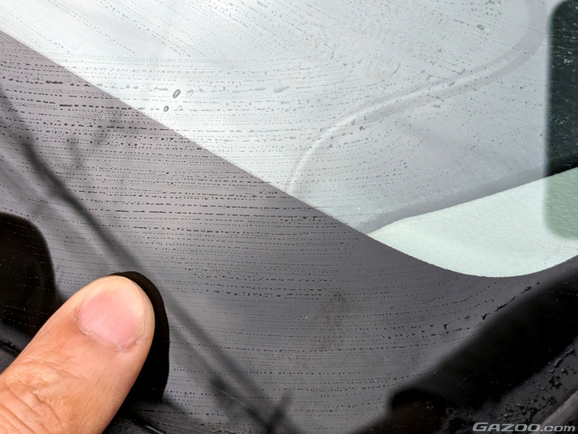 ガラスクリーナーの拭き残しが内容にしっかり乾拭きする