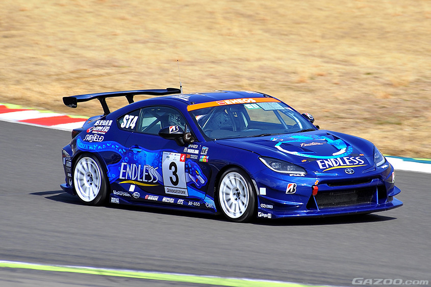 さまざまなカテゴリで活躍するエンドレスカラーのマシンたち