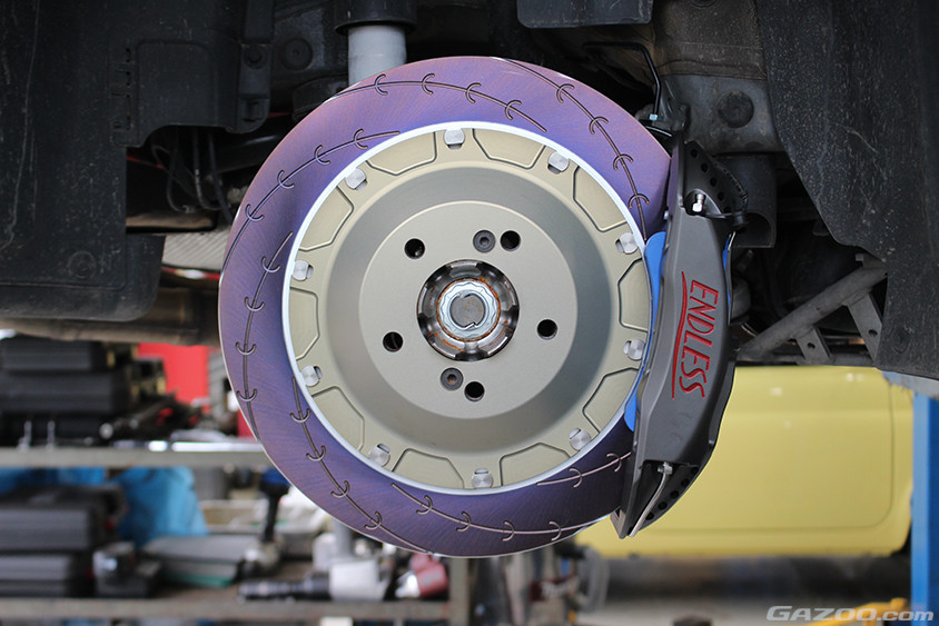 エンドレスの堅牢であり高性能なブレーキシステム