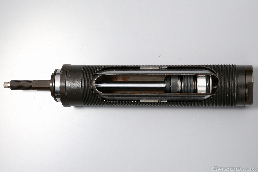 サスペンションのダンパーの内部