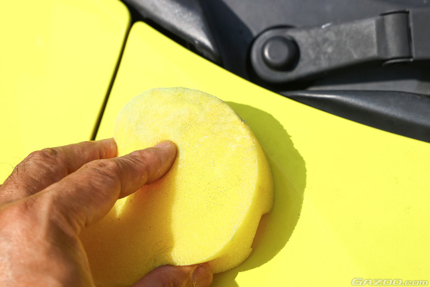 クルマのワックスがけは手間がかかる