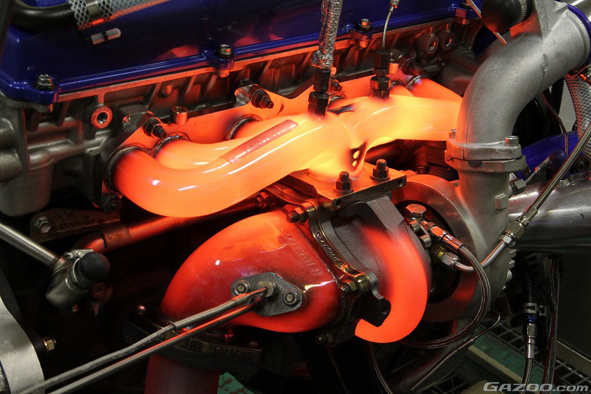 東名パワード(TOMEI POWERED)のエンジンベンチでのテストの様子