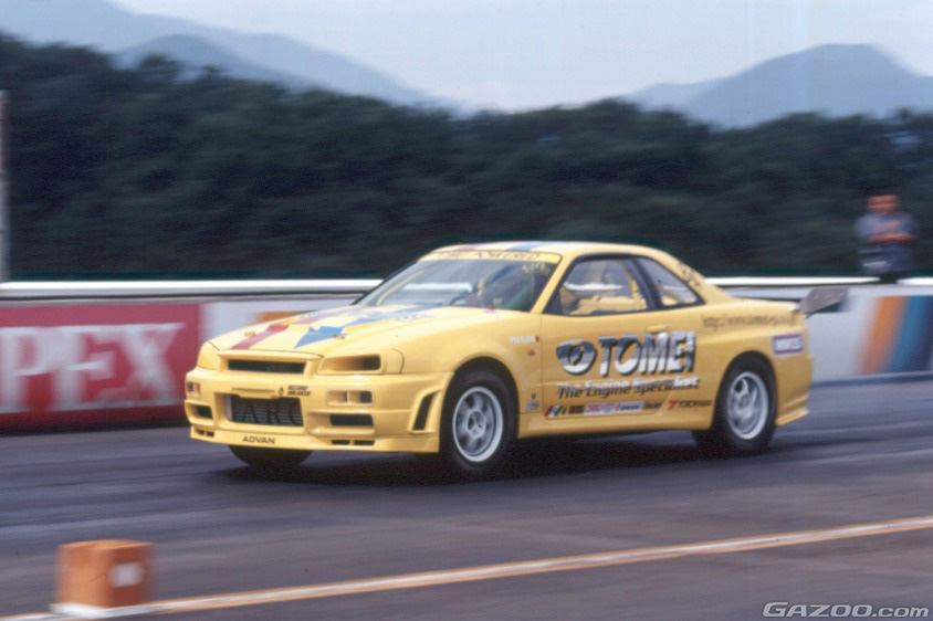 東名パワード(TOMEI POWERED)のデモカーのスカイラインGT-R(BNR34)