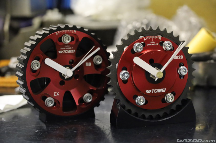 東名パワード(TOMEI POWERED)のアジャスタブルカムギアを使った置き時計