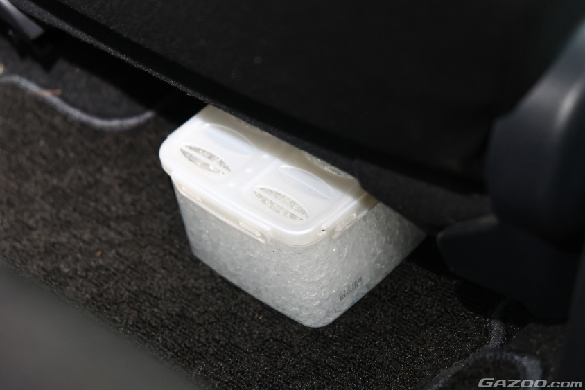 設置タイプの車内の消臭アイテム