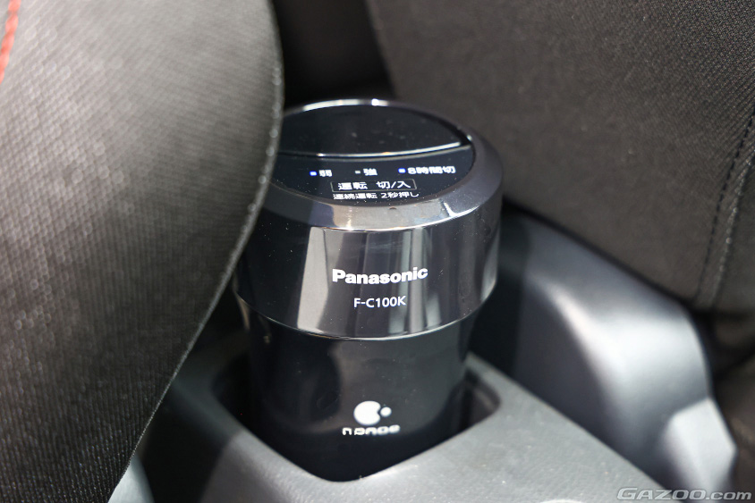 車内に置くタイプのナノイーとプラズマクラスターの発生機