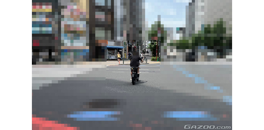 街なかを走るモペット