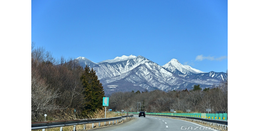 高速道路から見るきれいな山並み