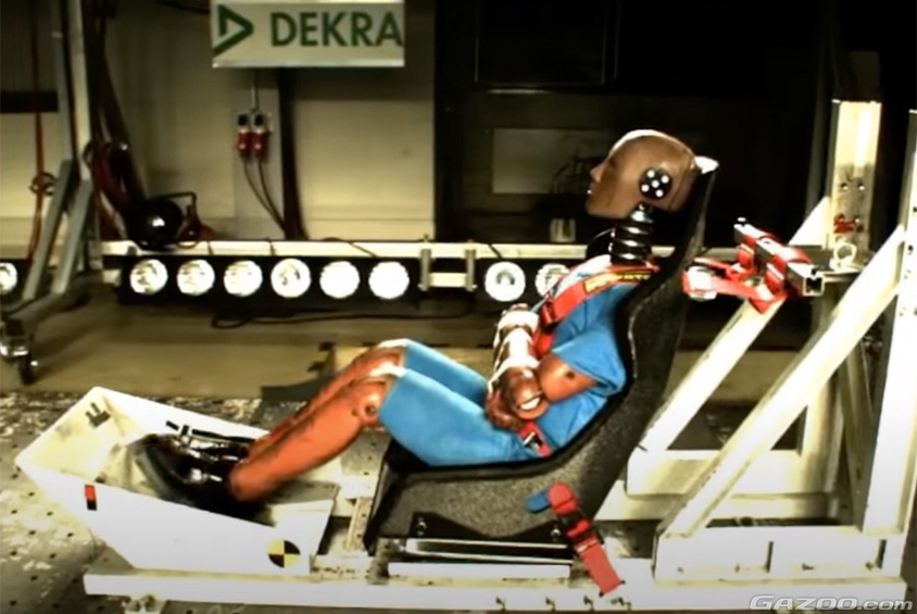 BRIDE(ブリッド)のシートのテストの様子