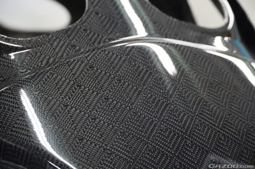 『西陣カーボン』を使ったedirbのハイエンドモデル