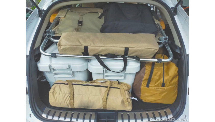 キャンプ道具でパンパンのラゲッジルーム