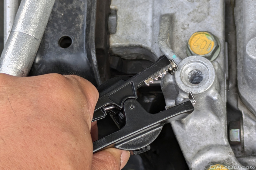 ジャンプコード4つ目の接続はエンジンなど未塗装の金属部分に