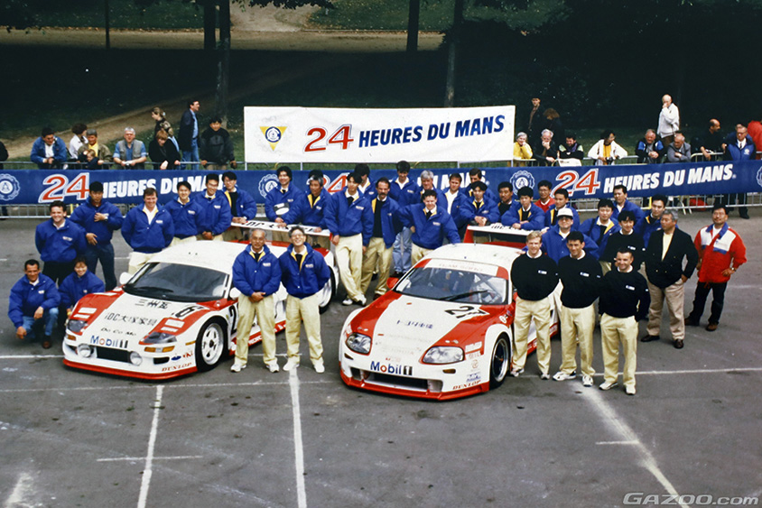 ル・マン24時間参戦したサードの記念撮影