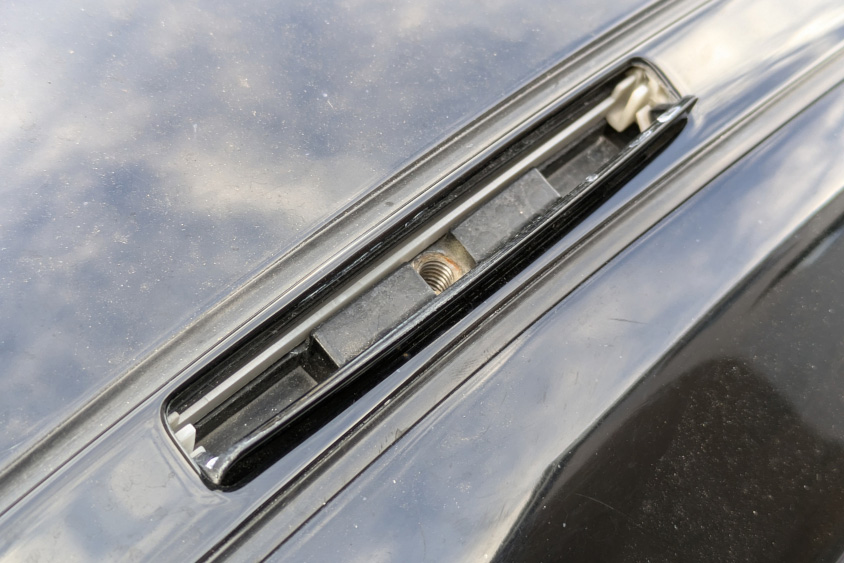 輸入車におおいねじ込み式のベースキャリア