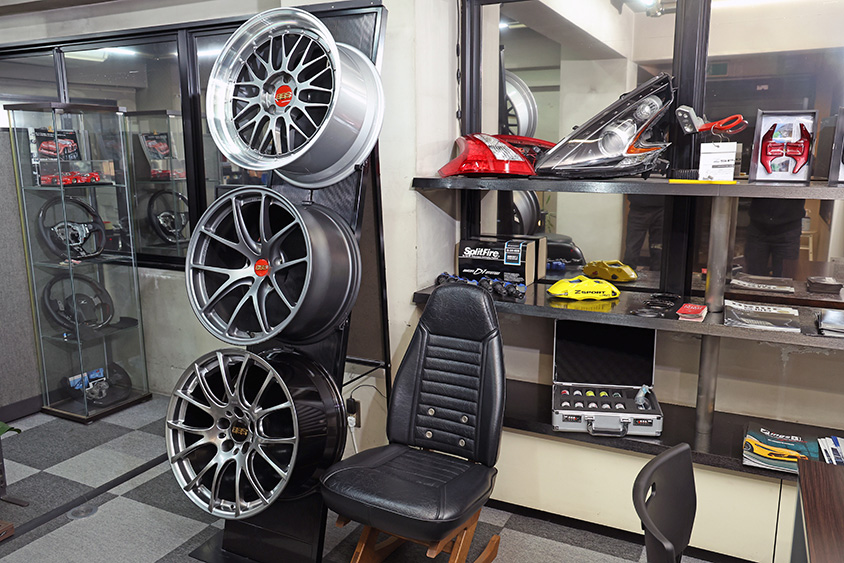 セントラル20の店内に飾られていた歴代パーツ