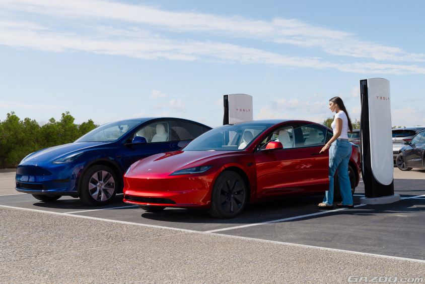 テスラ・モデルYとモデルXとスーパーチャージャー