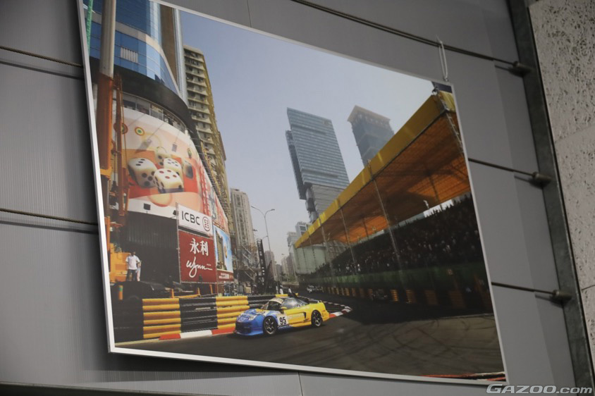 マカオを走るSPOONカラーのNSX