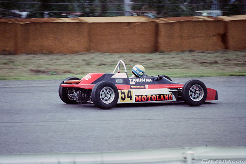 ホンダ・S880でサーキットを走る市嶋樹氏