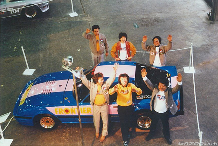 RE雨宮のデモカーとスタッフ