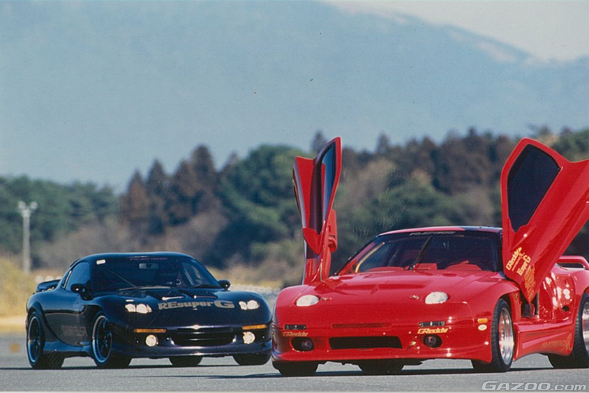 RE雨宮のシザーズドアのデモカー