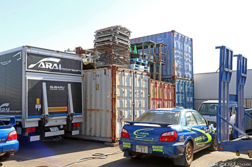 新井敏弘選手が海外ラリーで使用していたコンテナ