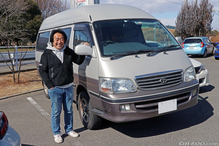 新井敏弘選手の愛車の100系ハイエース