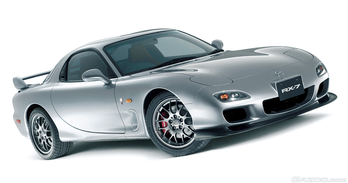 孤高のピュアスポーツ、RX-7の魂を表現した「R」という記号
