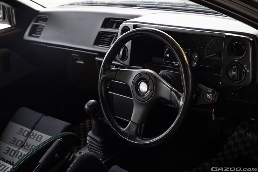 土屋圭市氏のスプリンタートレノ「スーパーマメ号」の運転席