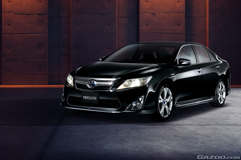 モデリスタの専用カスタムパーツを装着した9代目カムリ(2011年)