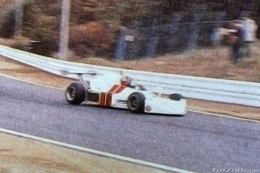 無限のMF318エンジンを搭載したFJ1300マシンをドライブする中嶋悟