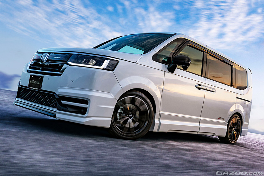 無限のパーツを装着したステップワゴン