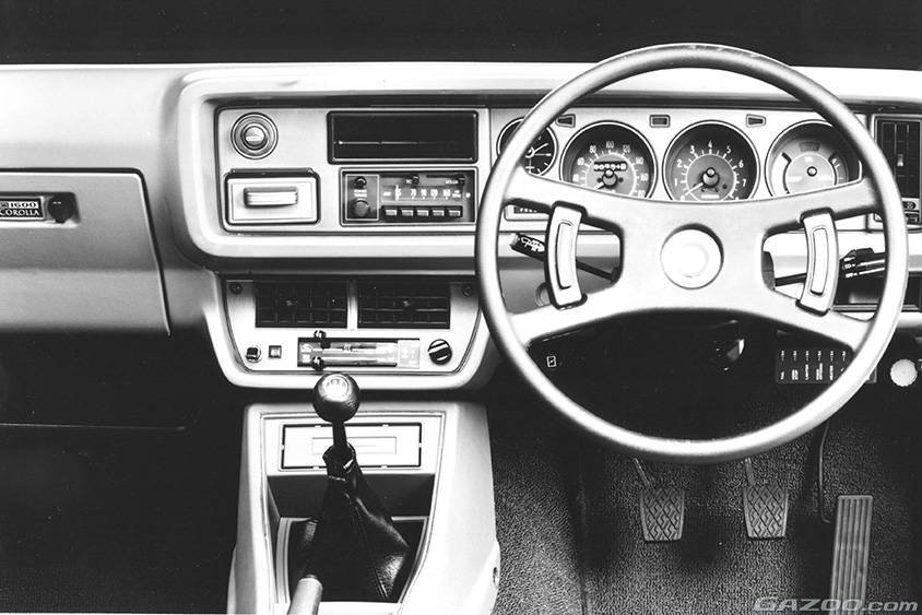 カローラ セダン GSL 30 1600の運転席