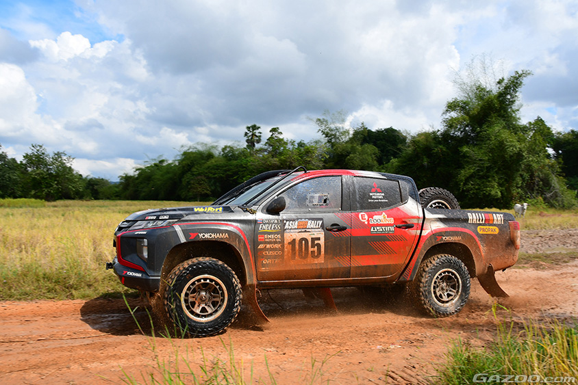 『アジアクロスカントリーラリー(AXCR)』に参戦したトライトン