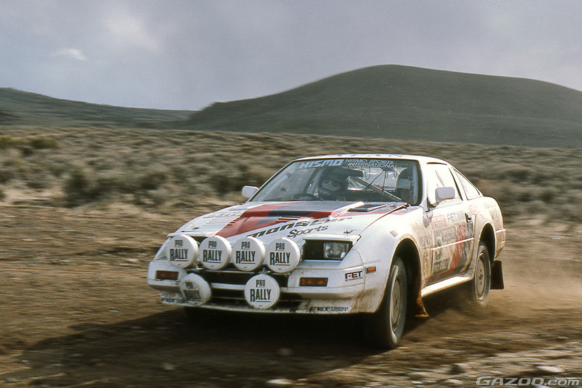 1985年。アメリカのカーソンシティラリーで疾走する日産・フェアレディZ(Z31型)