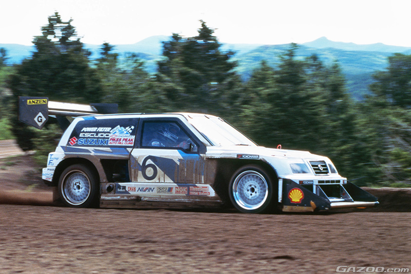 1995年のパイクス・ピークで総合優勝を飾った、2機のエンジンが搭載され、900psとなった｢スズキスポーツ・ツインエンジン・エスクード SPEC'95｣