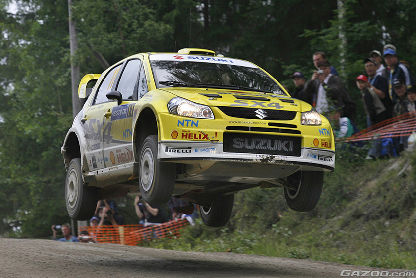 スズキ・ワールドラリーチーム「SX4 WRC」で走行するトニ・ガルデマイスター