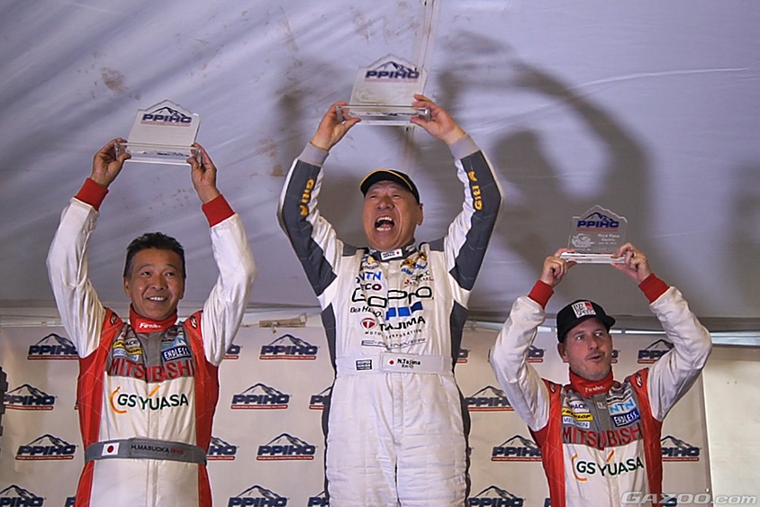 2013年のパイクス・ピークの表彰台の頂点に立つモンスター田嶋