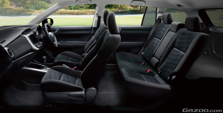 カローラフィールダーの車内