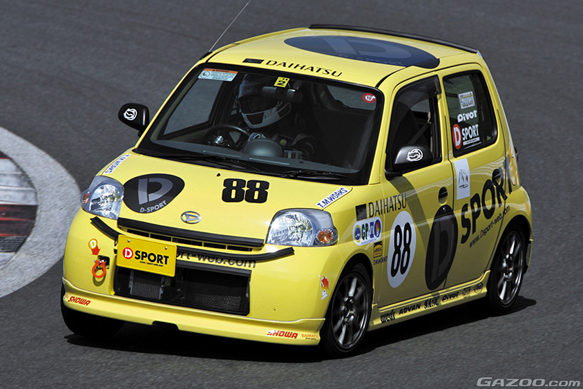 2007年にK4GP富士1000km耐久エコランに参戦したDSP weds ADVAN エッセ