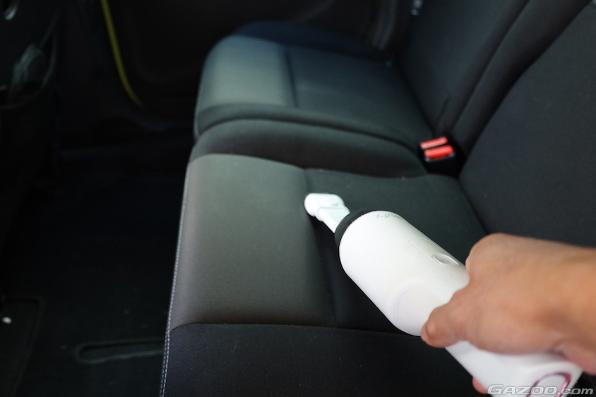 リヤシートに掃除機