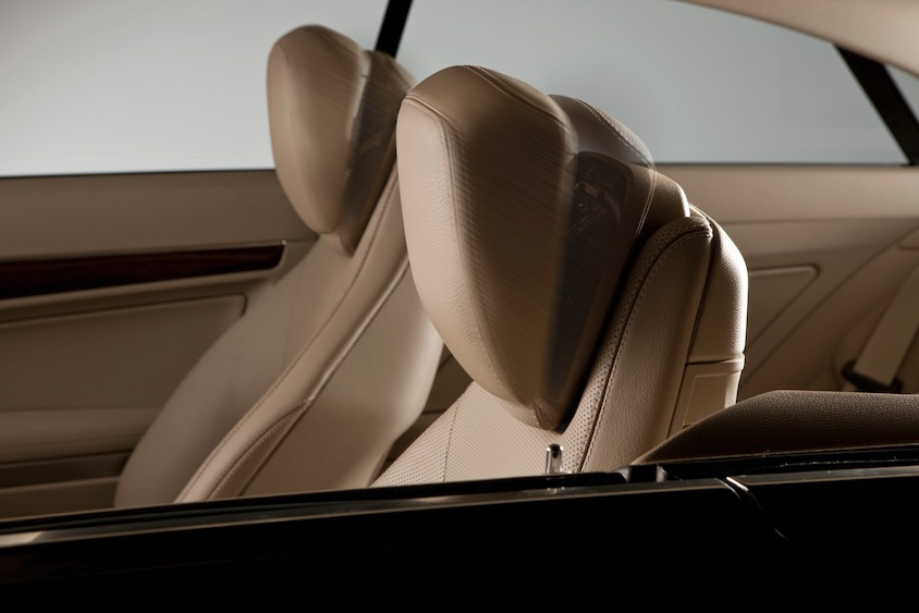 アクティブヘッドレスト