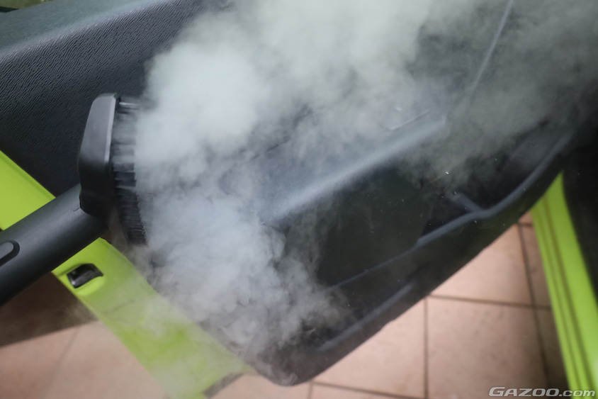 スチームクリーナーの様子