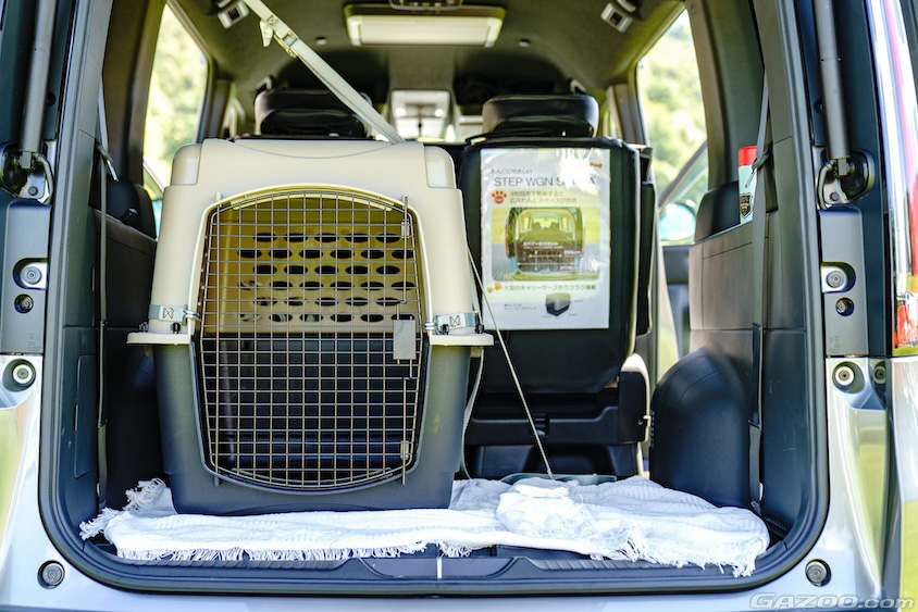 荷室に固定した大型クレート