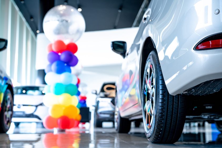 新車販売店イメージ