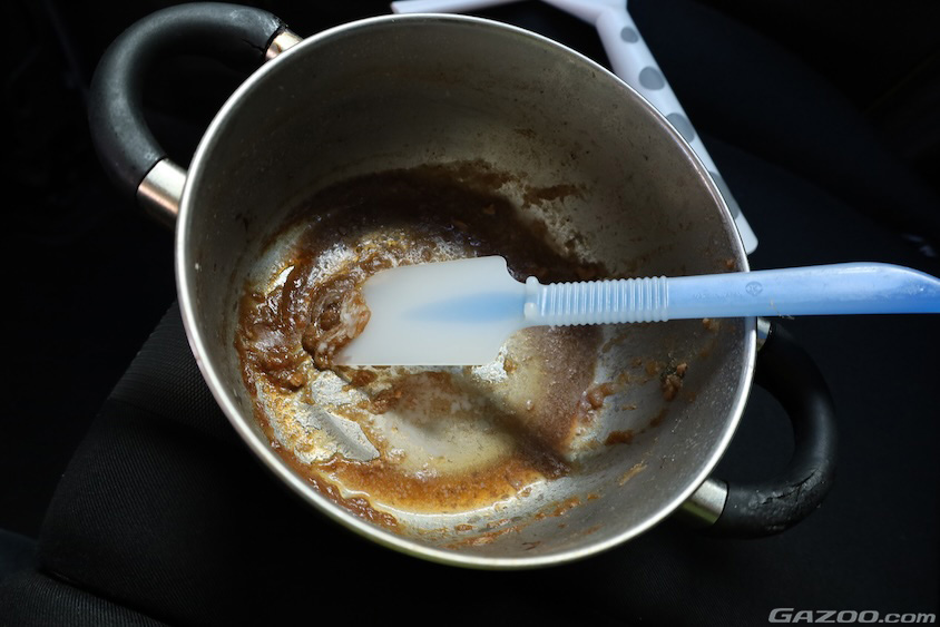 油汚れを模すための油