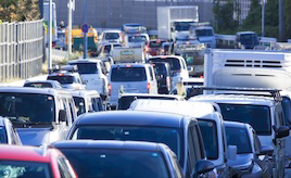 一本道なのになぜか渋滞のあの道……実は「目の錯覚」が原因かも