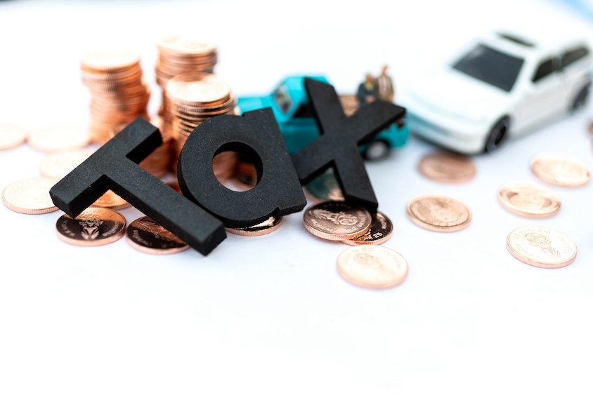 自動車と税金のイメージ