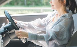 「30万円あったら頭金ではなく趣味に生かしたい!」購入ではなく“中古車サブスク”を選んだ、現役女子大生のリアル【連載コラム:Z世代とクルマのリアル】