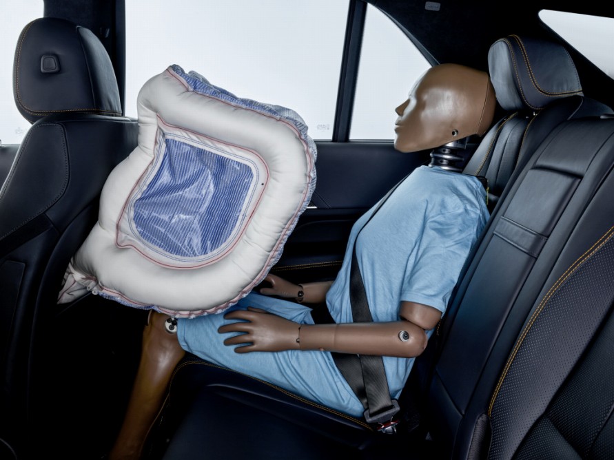 シートベルト内蔵型も 最新エアバッグ事情 トヨタ自動車のクルマ情報サイト Gazoo