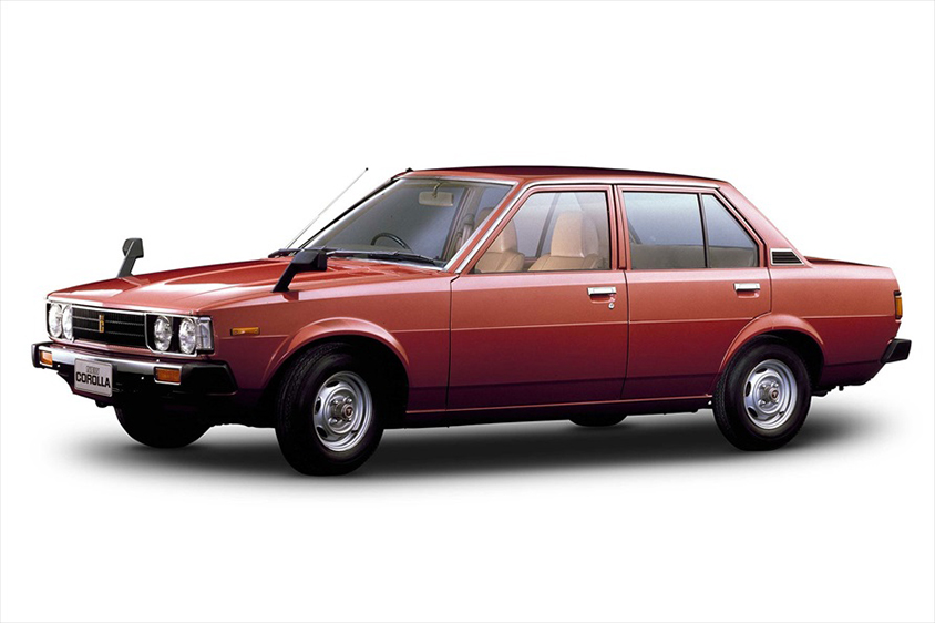 1979年式トヨタ「カローラ」。1983年のフルモデルチェンジでドアミラーとなる（写真：トヨタ自動車）